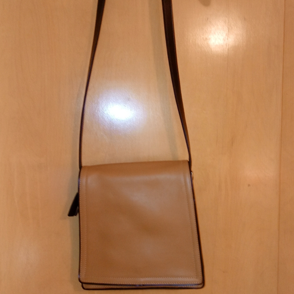 Coach Leather Purse-Dark Tan/Trimmed in brown🎁